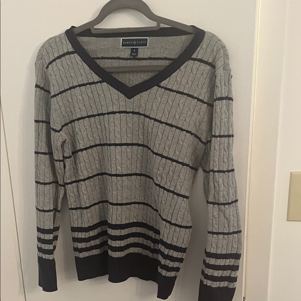 Karen Scott Women’s V-Neck Sweater in Gray and blue. Size small.smoke free home.